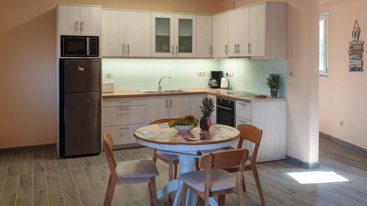 Helen Apartments & Studios Agios Stefanos Avliotes  Eksteriør bilde